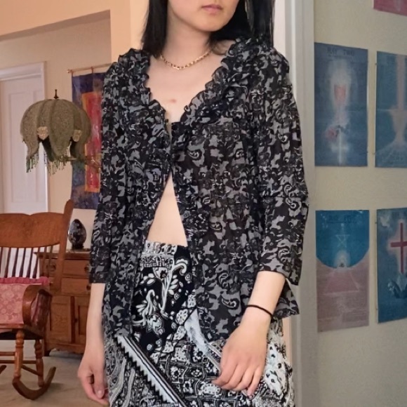 Vintage Y2K NY Collection Plisse Pleated Monochrome Floral Lace Blouse - Picture 2 of 9